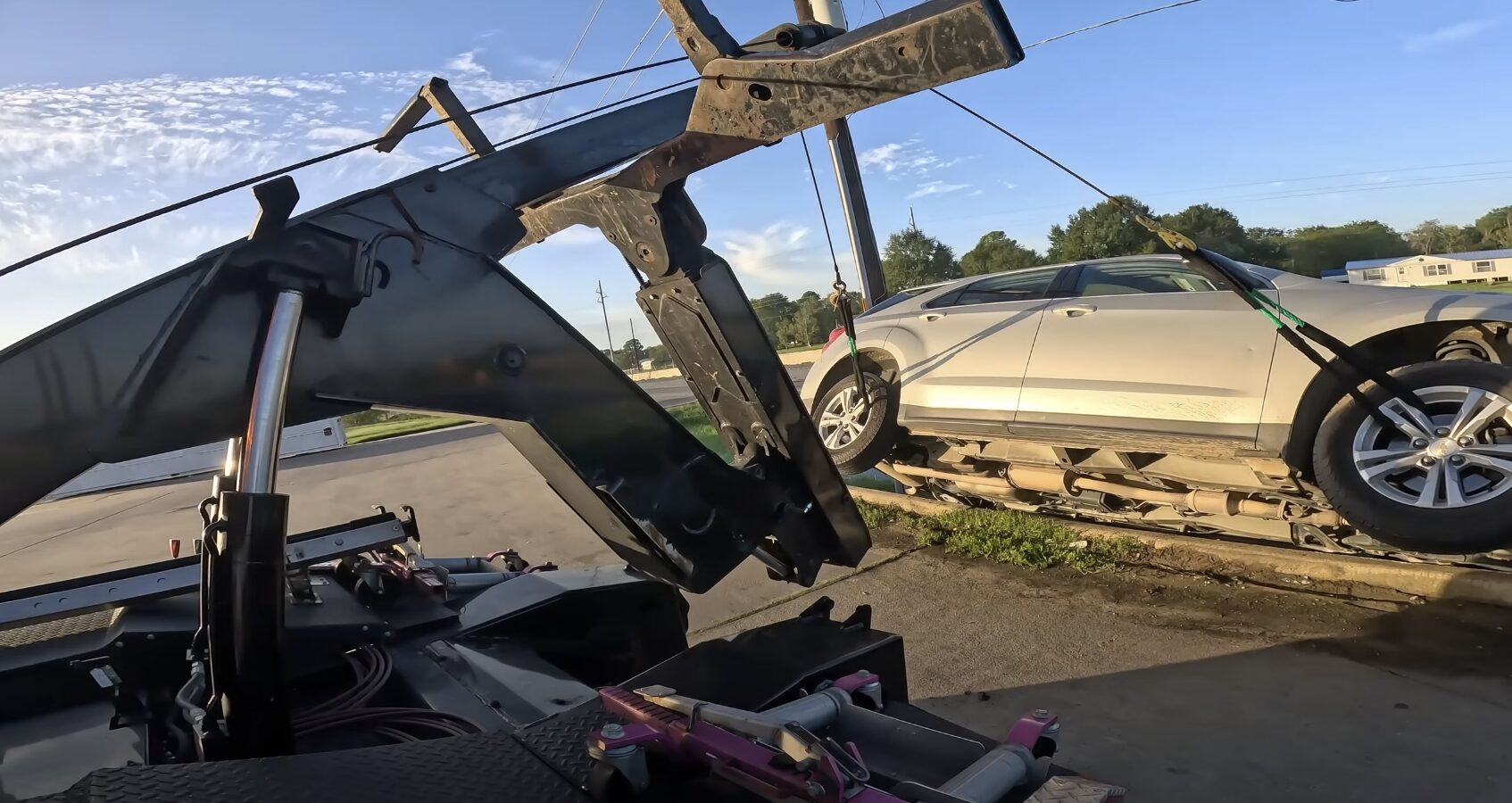 Emergency Towing Response - Syracuse Towing Service Professional tow truck loading damaged vehicle for emergency towing in Syracuse UT